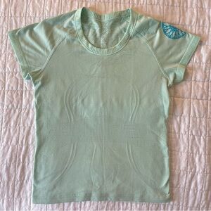 Lululemon x Soul Cycle - Swiftly Tech Short-Sleeve Shirt (Size 6)